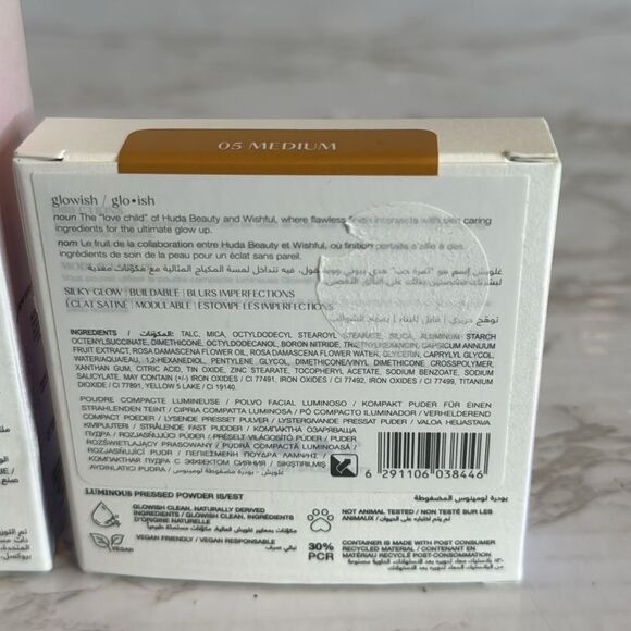 HUDA BEAUTY GloWish luminous Vegan pressed Powder & skin tint in medium 05 - Picture 5 of 8